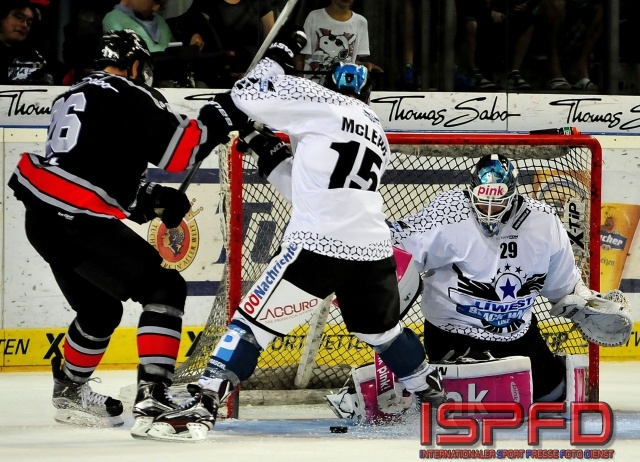 ISPFD_DEL-Eishockey_Nuernberg-Linz_Ouzas-Segal-112