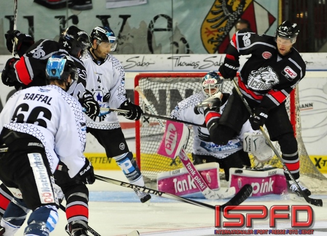 ISPFD_DEL-Eishockey_Nuernberg-Linz_Tor-N-Segal-321