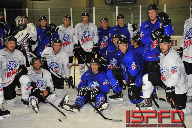 DTM-meets-Icehockey-10292-Wickens-Gruppenfoto