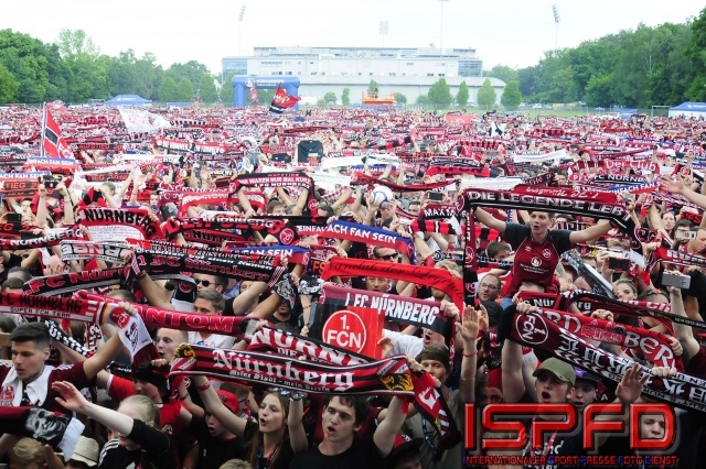 FCN-Aufstiegsfeier-100086-Fans